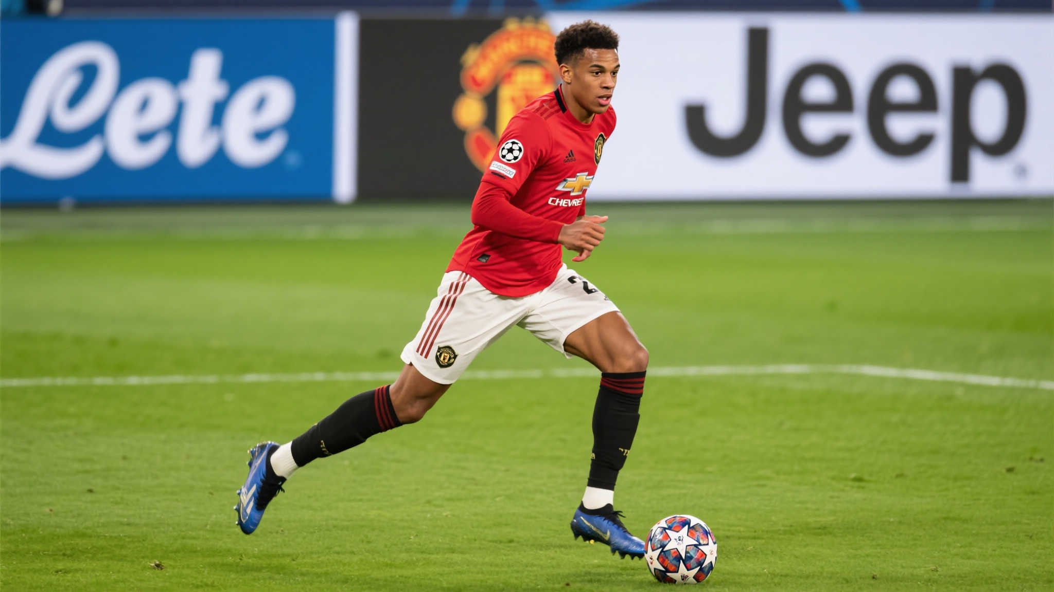 桑乔争夺战升级:尤文与那不勒斯报价2500万,他能否借机逆袭? 近年来,桑乔在德甲大放异彩之后加盟曼联,但未能完全