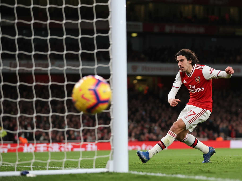 枪手险中求胜!克瓦拉茨赫利亚弧线球击中门柱 枪手险中求胜!克瓦拉茨赫利亚弧线球击中门柱